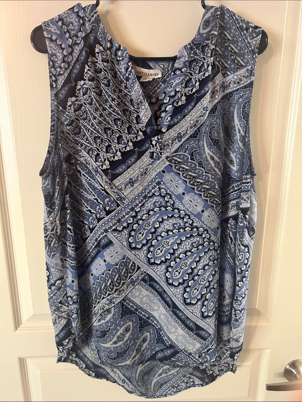 Artisan Ny Blue & White Paisley V-Neck Camisole